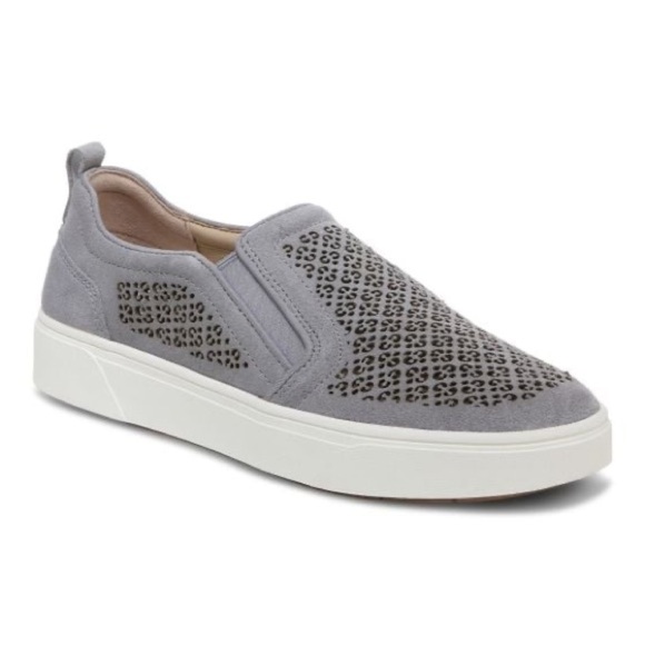 Vionic Shoes - Vionic ‘Kimmie’ perforated sneaker, size 11